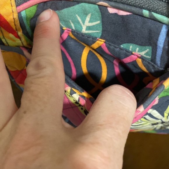 VERA BRADLEY floral adjustable crossbody purse. Pockets everywhere! Pretty!! - Picture 5 of 16